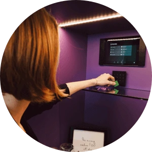 Pametni NFC sistem za plačevanje in upravljanje storitev v poslovnih prostorih